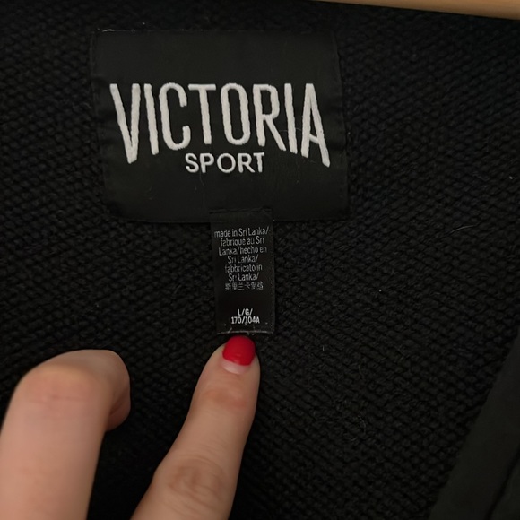 Victoria sport sweatshirt - v neck with thumb holes and hood - Picture 2 of 4